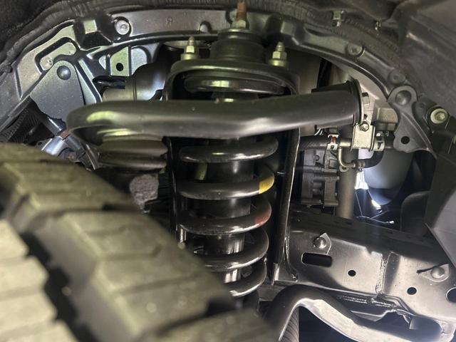 お車を安心してお乗りいただく為には、足回りの定期点検が欠かせません。サービスサポート（有償保証）では無料点検もご提供しており、安心のカーライフをお過ごしいただけるサポート体制が整っています。