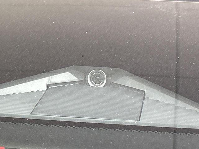 フィット ｅ：ＨＥＶホーム　ＳＤナビ　バックカメラ　ホンダセンシング　レーダークルーズ　禁煙車　ハーフレザーシート　コーナーセンサー　レーンキープ　スマートキー　ＬＥＤヘッド　ＥＴＣ　オートブレーキホールド　オートライト（7枚目）