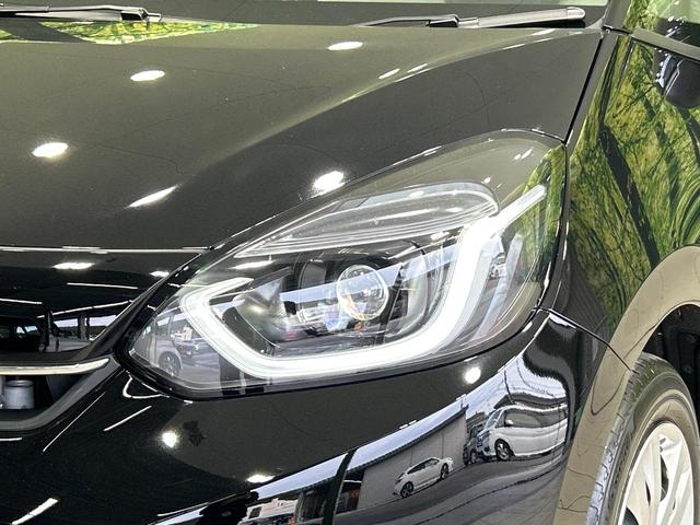 フィット ｅ：ＨＥＶホーム　ＳＤナビ　バックカメラ　ホンダセンシング　レーダークルーズ　禁煙車　ハーフレザーシート　コーナーセンサー　レーンキープ　スマートキー　ＬＥＤヘッド　ＥＴＣ　オートブレーキホールド　オートライト（12枚目）