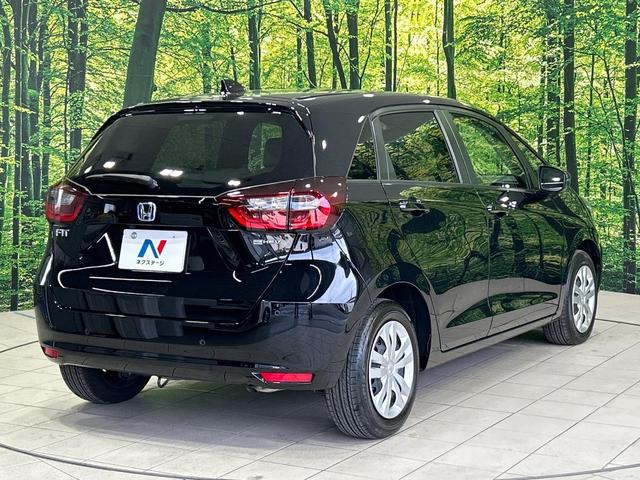 フィット ｅ：ＨＥＶホーム　ＳＤナビ　バックカメラ　ホンダセンシング　レーダークルーズ　禁煙車　ハーフレザーシート　コーナーセンサー　レーンキープ　スマートキー　ＬＥＤヘッド　ＥＴＣ　オートブレーキホールド　オートライト（17枚目）