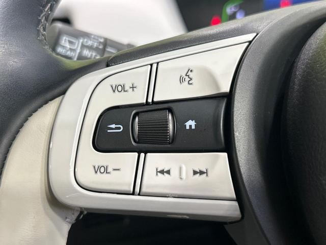 フィット ｅ：ＨＥＶホーム　ＳＤナビ　バックカメラ　ホンダセンシング　レーダークルーズ　禁煙車　ハーフレザーシート　コーナーセンサー　レーンキープ　スマートキー　ＬＥＤヘッド　ＥＴＣ　オートブレーキホールド　オートライト（41枚目）