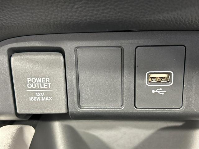 フィット ｅ：ＨＥＶホーム　ＳＤナビ　バックカメラ　ホンダセンシング　レーダークルーズ　禁煙車　ハーフレザーシート　コーナーセンサー　レーンキープ　スマートキー　ＬＥＤヘッド　ＥＴＣ　オートブレーキホールド　オートライト（47枚目）