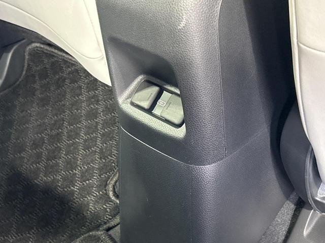 フィット ｅ：ＨＥＶホーム　ＳＤナビ　バックカメラ　ホンダセンシング　レーダークルーズ　禁煙車　ハーフレザーシート　コーナーセンサー　レーンキープ　スマートキー　ＬＥＤヘッド　ＥＴＣ　オートブレーキホールド　オートライト（56枚目）