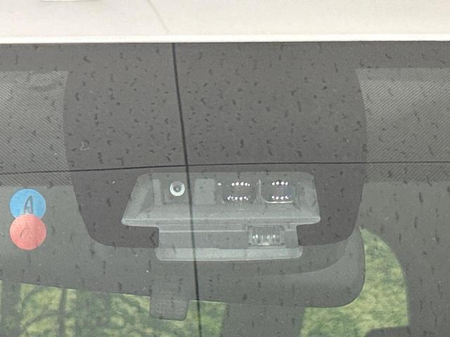 【トヨタセーフティセンス】走行中に前方の車両等を認識し、衝突しそうな時は警報とブレーキで衝突回避と被害軽減をアシスト。より安全にドライブをお楽しみいただけます。