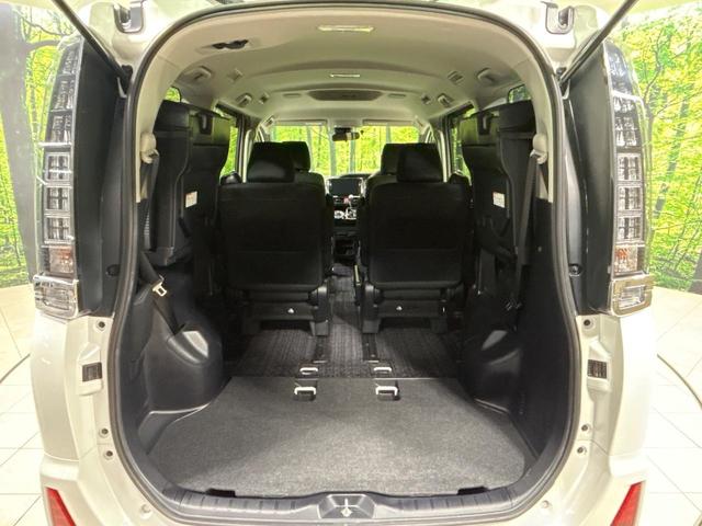 積み下ろしのしやすいデッキにはたっぷりと荷物を積み込んでいただけます。遊びから仕事まで、様々なシーンで頼れます♪