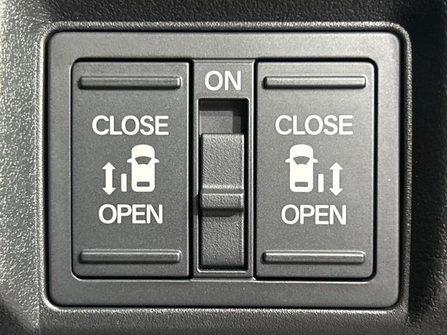 【両側パワースライドドア】スマートキーや運転席のスイッチで後席両側スライドドアの開閉が可能♪電動だから力を入れてドアを開ける必要が無く、小さなお子様でも簡単に開け閉めでき快適です♪