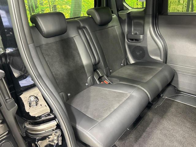 広々とした２列目シートは居住性が高く、居心地も快適！友達や家族とのお出かけにぴったりです。ベビーシートやチャイルドシート使用時も快適にお過ごしいただける十分な空間を確保しています。