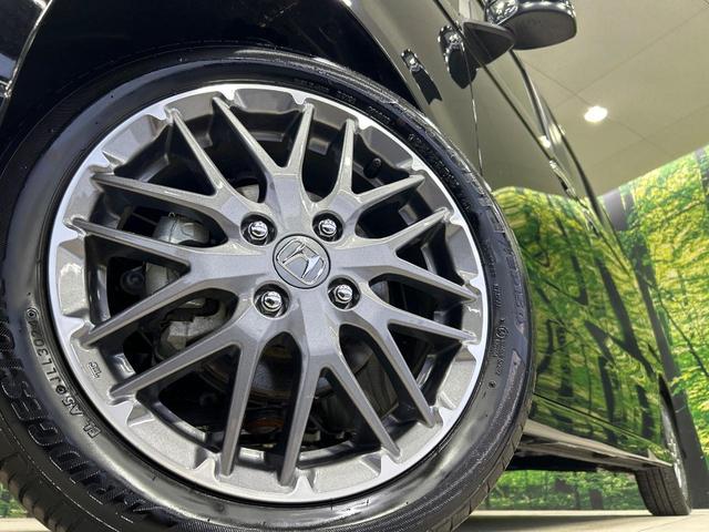 【グレード専用純正１５インチアルミホイール】デザイン性の高い純正アルミホイールを装着しております。各種社外アルミホイールや、スタッドレスタイヤも取扱いしております。是非ご相談ください♪