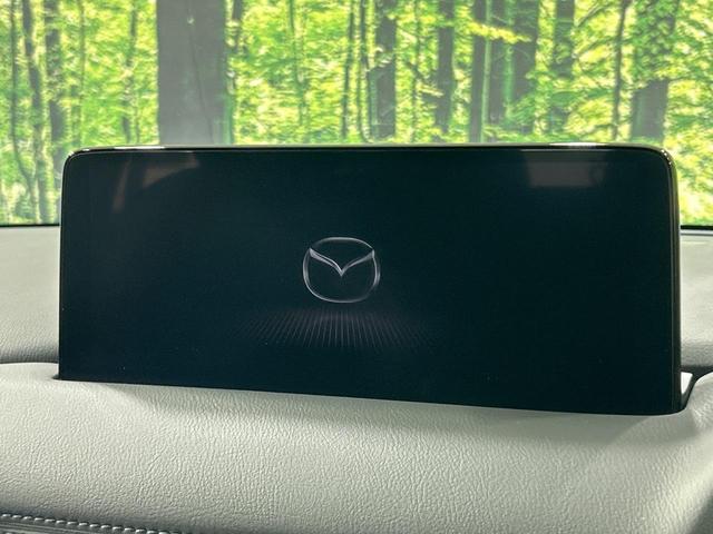 【１０．２５インチマツダコネクト】車内の雰囲気にマッチした大型ディスプレイ。スマホ接続でのナビ使用やＢｌｕｅｔｏｏｔｈ再生等、様々な機能が楽しめます。直感的なダイヤル操作が可能で、使い勝手も良好です。