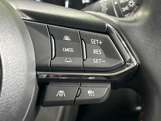 【マツダ・レーダークルーズコントロール】高速道路での長距離走行が楽に！自動で速度を保つクルーズコントロールが、衝突軽減システムと連携し、前方の車両を感知して車間を保つように速度調節してくれます！！