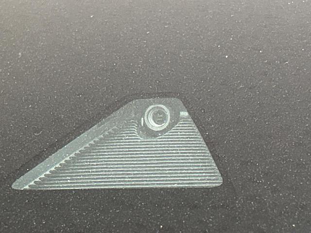 【スマートシティブレーキサポート】低速走行中に前方の車両等を認識し、衝突しそうな時は警報とブレーキで衝突回避と被害軽減をアシスト。より安全にドライブをお楽しみいただけます。