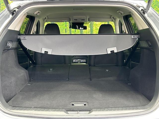 後席を格納すると、これだけの広さが！シーンに合わせたシートアレンジで、大きな荷物も積むことが出来ます♪