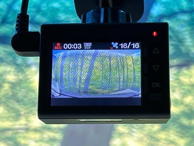 【ドライブレコーダー】安心・安全なカーライフに必須のドライブレコーダーを装備！走行中はもちろん、あおり運転や事故に遭遇した際の状況も映像で記録し、万一のリスクに備えます。