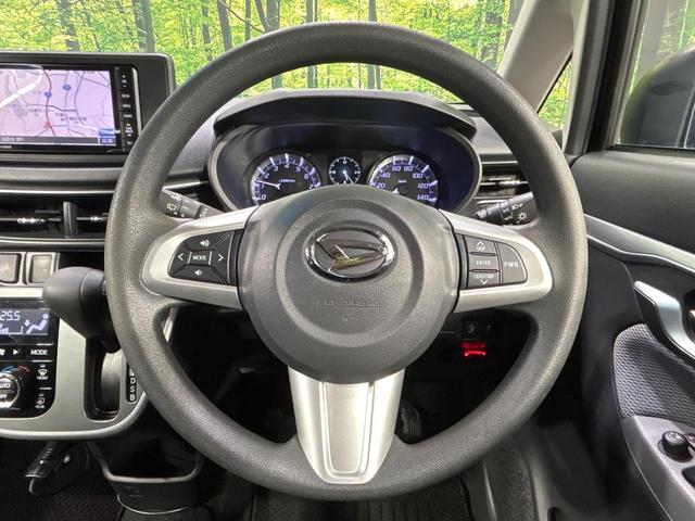 インテリアに合わせたデザインのステアリングは、運転される方のことも考え、運転しやすい形状、大きさです。是非一度、実際に触ってお確かめください。