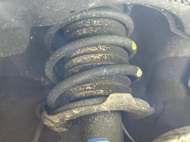 お車を安心してお乗りいただく為には、足回りの定期点検が欠かせません。サービスサポート（有償保証）では無料点検もご提供しており、安心のカーライフをお過ごしいただけるサポート体制が整っています。