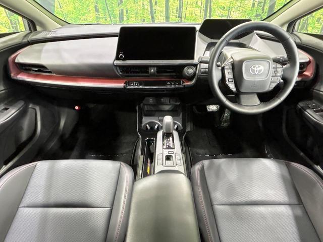 プリウス Ｚ　１２．３インチディスプレイオーディオ　全周囲カメラ　セーフティセンス　禁煙車　電動リアゲート　前席シートエアコン　パワーシート　コーナーセンサー　スマートキー　ＬＥＤヘッド　ビルトインＥＴＣ（2枚目）
