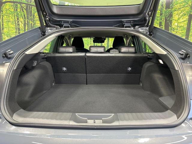 プリウス Ｚ　１２．３インチディスプレイオーディオ　全周囲カメラ　セーフティセンス　禁煙車　電動リアゲート　前席シートエアコン　パワーシート　コーナーセンサー　スマートキー　ＬＥＤヘッド　ビルトインＥＴＣ（10枚目）