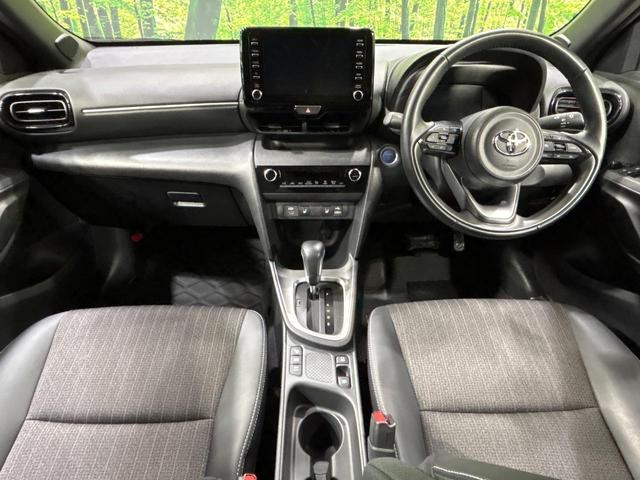 ヤリスクロス ハイブリッドＺ　全周囲カメラ　トヨタセーフティセンス　レーダークルーズ　禁煙車　ハーフレザーシート　シートヒーター　パワーシート　コーナーセンサー　レーンキープ　スマートキー　ＬＥＤヘッド　ディスプレイオーディオ（2枚目）