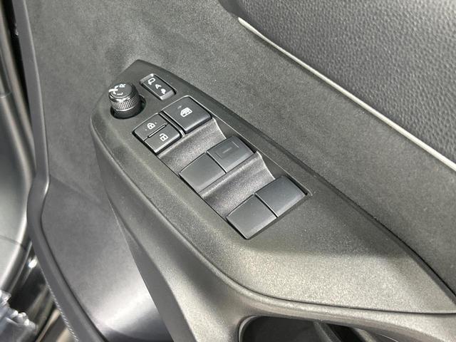 ヤリスクロス ハイブリッドＺ　全周囲カメラ　トヨタセーフティセンス　レーダークルーズ　禁煙車　ハーフレザーシート　シートヒーター　パワーシート　コーナーセンサー　レーンキープ　スマートキー　ＬＥＤヘッド　ディスプレイオーディオ（54枚目）
