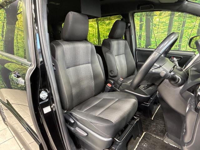 ヴォクシー ＺＳ　煌ＩＩ　両側電動スライドドア　後席モニター　純正１０型ナビ　バックカメラ　衝突被害軽減システム　禁煙　ドラレコ　クルコン　スマートキー　ＬＥＤヘッド　ビルトインＥＴＣ　純正１６インチアルミ　デュアルオートＡＣ（8枚目）