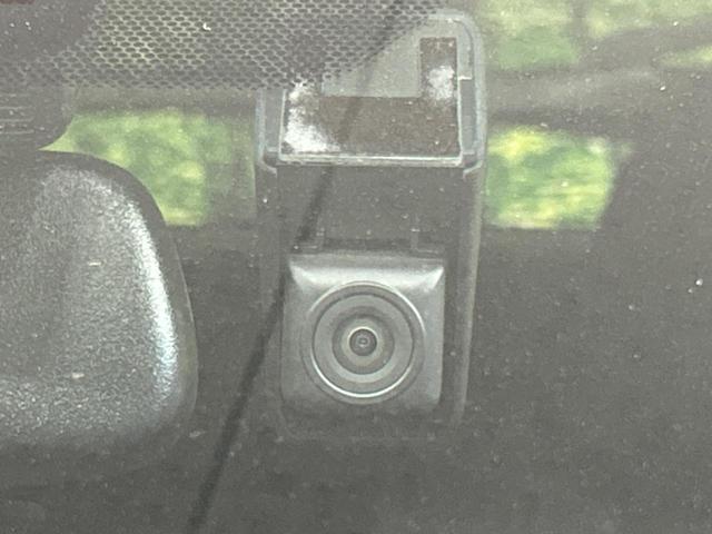 プリウス Sセーフティプラス ツートーン 純正9型ナビ バックカメラ セーフティセンス パーキングアシスト レーダークルーズコントロール ドラレコ LEDヘッド ETC Bluetooth 禁煙車 車線逸脱警報 オートライト オートエアコン(7枚目)