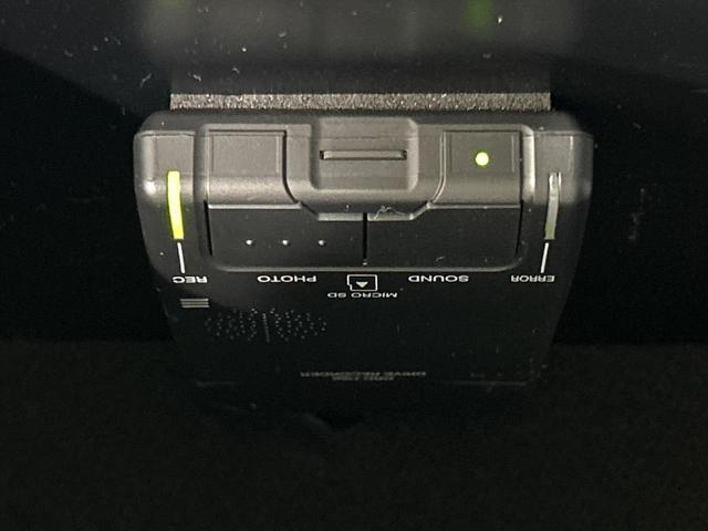 プリウス Sセーフティプラス ツートーン 純正9型ナビ バックカメラ セーフティセンス パーキングアシスト レーダークルーズコントロール ドラレコ LEDヘッド ETC Bluetooth 禁煙車 車線逸脱警報 オートライト オートエアコン(28枚目)