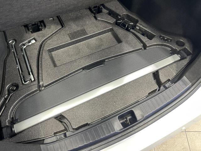 プリウス Sセーフティプラス ツートーン 純正9型ナビ バックカメラ セーフティセンス パーキングアシスト レーダークルーズコントロール ドラレコ LEDヘッド ETC Bluetooth 禁煙車 車線逸脱警報 オートライト オートエアコン(51枚目)