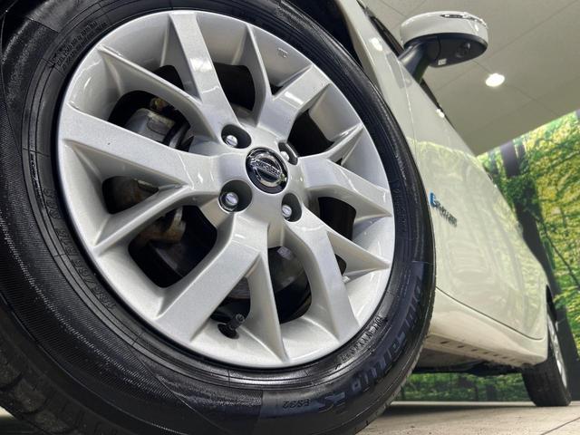 ノート ｅ－パワー　Ｘ　純正ＳＤナビ　全周囲カメラ　衝突軽減システム　クリアランスソナー　ＬＥＤヘッドライト　ＥＴＣ　ドラレコ　オートライト　アイドリングストップ　純正１５インチアルミホイール　スマートキー　盗難防止システム（12枚目）