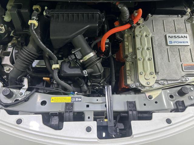 ノート ｅ－パワー　Ｘ　純正ＳＤナビ　全周囲カメラ　衝突軽減システム　クリアランスソナー　ＬＥＤヘッドライト　ＥＴＣ　ドラレコ　オートライト　アイドリングストップ　純正１５インチアルミホイール　スマートキー　盗難防止システム（18枚目）