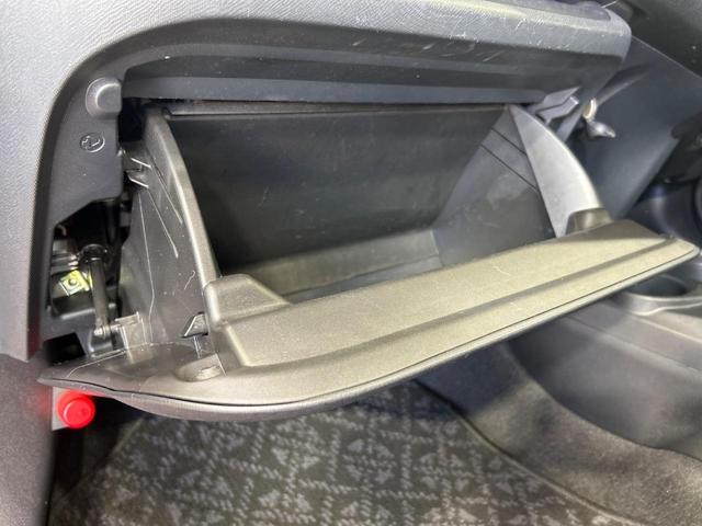 アクア Ｓ　純正ＳＤナビ　バックカメラ　衝突軽減システム　禁煙車　ＥＴＣ　オートマチックハイビーム　Ｂｌｕｅｔｏｏｔｈ再生　ＤＶＤ／ＣＤ再生　オートライト　スマートキー　オートエアコン　電動格納ミラー（42枚目）