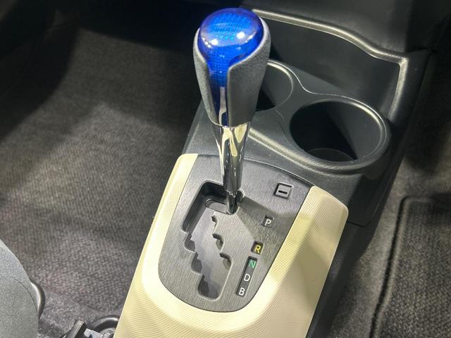 アクア Ｇ　禁煙車　純正ＳＤナビ　バックカメラ　ＥＴＣ　オートライト　フルセグ　Ｂｌｕｅｔｏｔｈ再生　スマートキー　ＤＶＤ／ＣＤ再生　アイドリングストップ　１５インチアルミホイール　盗難防止システム（24枚目）