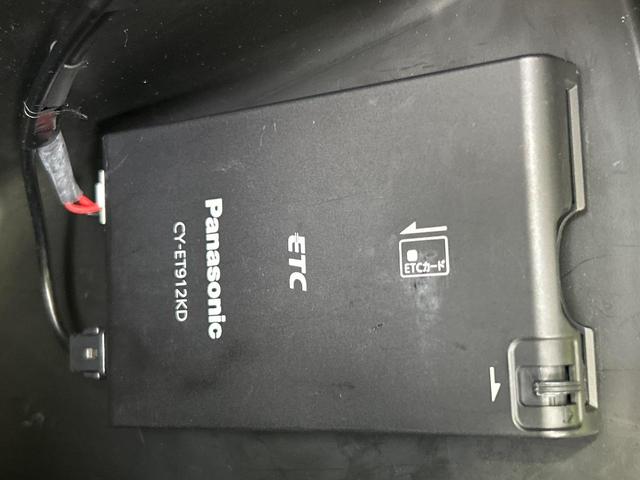 スイフト ハイブリッドＲＳ　８型ＳＤナビ　バックカメラ　禁煙車　シートヒーター　ドラレコ　スマートキー　ＬＥＤヘッド　ＥＴＣ　純正１６インチアルミ　オートエアコン　Ｂｌｕｅｔｏｏｔｈ　ＣＤ　ＤＶＤ再生　フルセグ　パドルシフト（5枚目）