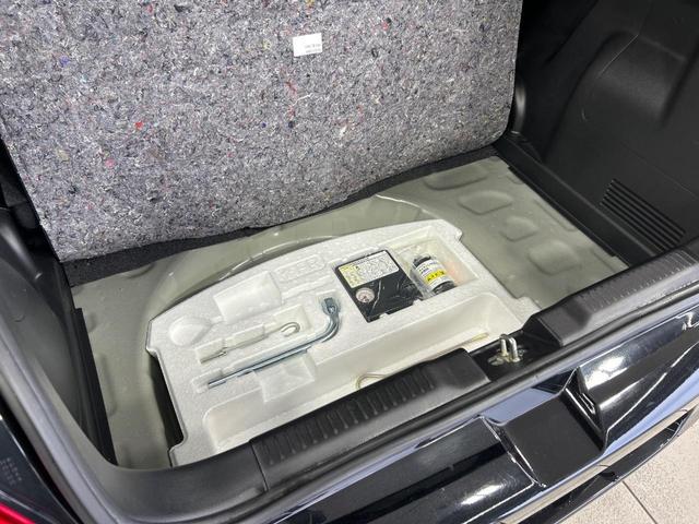 スイフト ハイブリッドＲＳ　８型ＳＤナビ　バックカメラ　禁煙車　シートヒーター　ドラレコ　スマートキー　ＬＥＤヘッド　ＥＴＣ　純正１６インチアルミ　オートエアコン　Ｂｌｕｅｔｏｏｔｈ　ＣＤ　ＤＶＤ再生　フルセグ　パドルシフト（51枚目）