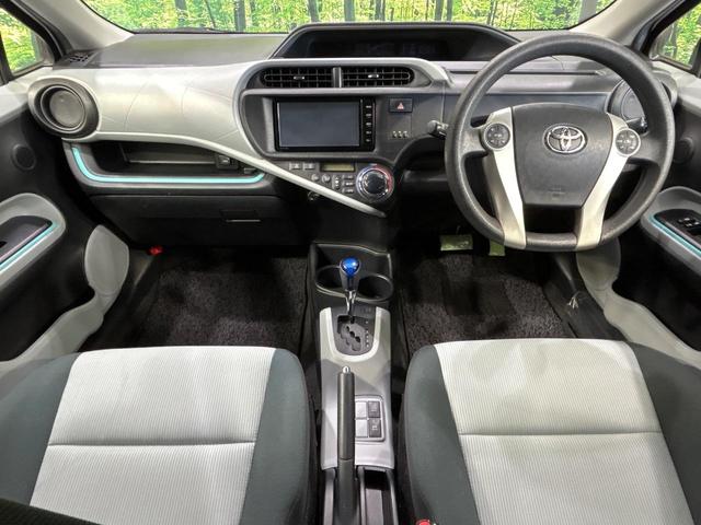 アクア Ｓ　純正ＳＤナビ　禁煙車　スマートキー　ＥＴＣ　オートライト　オートエアコン　Ｂｌｕｅｔｏｏｔｈ接続　ＣＤ　ＤＶＤ再生　フルセグＴＶ　電動格納式ミラー　プライバシーガラス（2枚目）