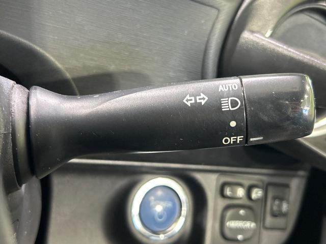 アクア G SDナビ スマートキー ETC オートライト オートエアコン 純正15インチアルミ CD/DVD再生 革巻きステアリング 電動格納ミラー(7枚目)