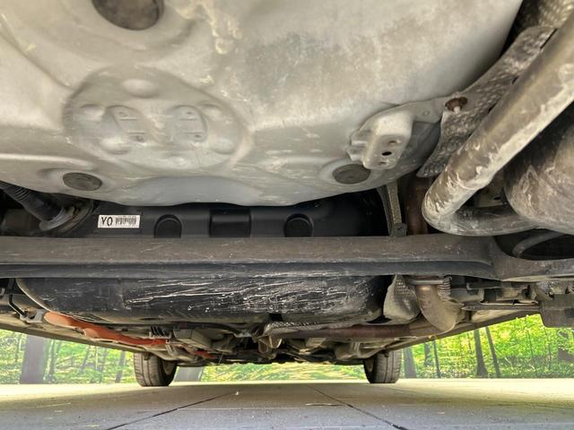 アクア G SDナビ スマートキー ETC オートライト オートエアコン 純正15インチアルミ CD/DVD再生 革巻きステアリング 電動格納ミラー(19枚目)