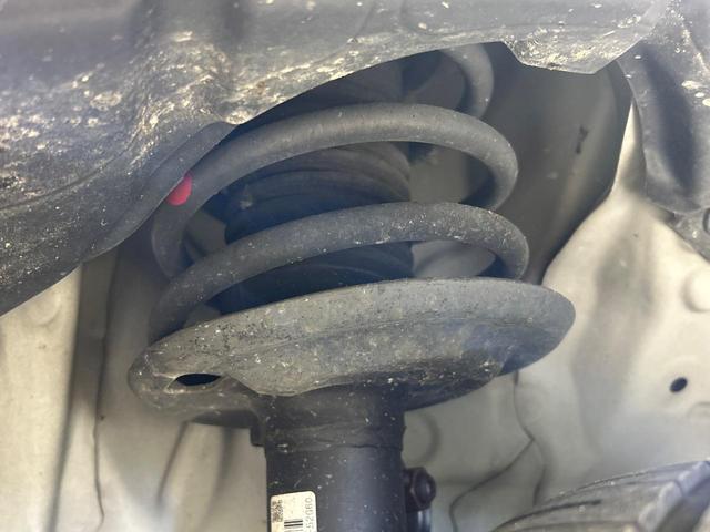 アクア G SDナビ スマートキー ETC オートライト オートエアコン 純正15インチアルミ CD/DVD再生 革巻きステアリング 電動格納ミラー(20枚目)