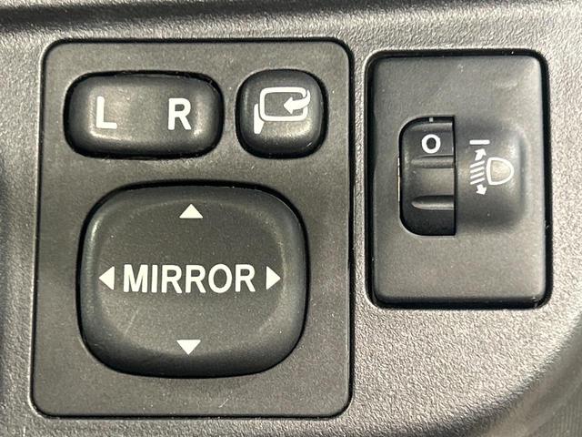 アクア G SDナビ スマートキー ETC オートライト オートエアコン 純正15インチアルミ CD/DVD再生 革巻きステアリング 電動格納ミラー(30枚目)