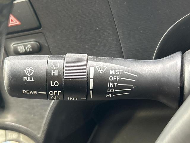 アクア G SDナビ スマートキー ETC オートライト オートエアコン 純正15インチアルミ CD/DVD再生 革巻きステアリング 電動格納ミラー(34枚目)