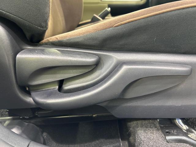 アクア G SDナビ スマートキー ETC オートライト オートエアコン 純正15インチアルミ CD/DVD再生 革巻きステアリング 電動格納ミラー(40枚目)