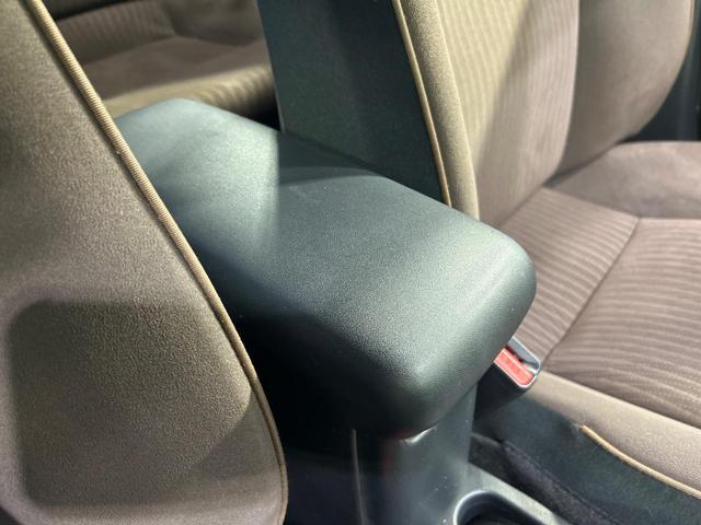 アクア G SDナビ スマートキー ETC オートライト オートエアコン 純正15インチアルミ CD/DVD再生 革巻きステアリング 電動格納ミラー(43枚目)