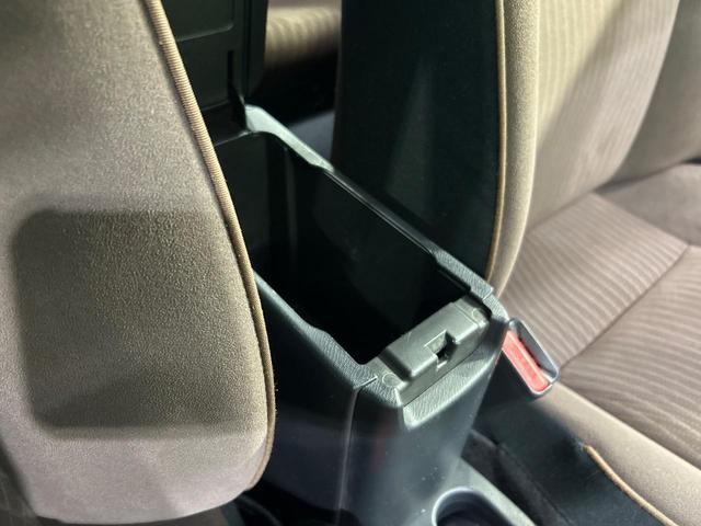 アクア G SDナビ スマートキー ETC オートライト オートエアコン 純正15インチアルミ CD/DVD再生 革巻きステアリング 電動格納ミラー(44枚目)