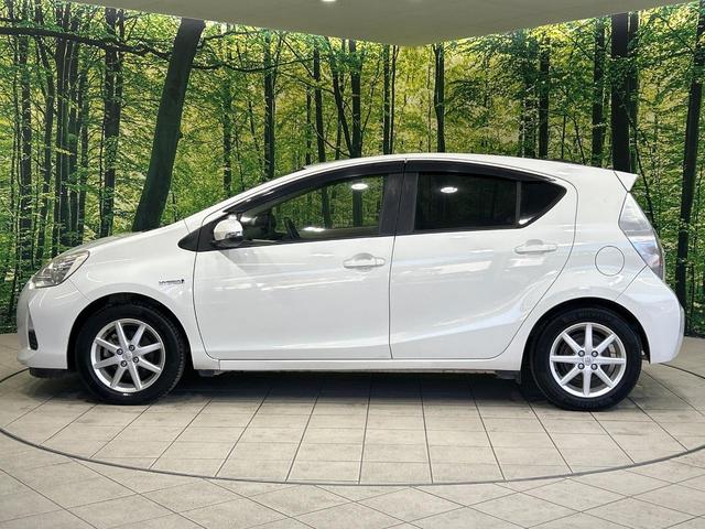 アクア G SDナビ スマートキー ETC オートライト オートエアコン 純正15インチアルミ CD/DVD再生 革巻きステアリング 電動格納ミラー(50枚目)