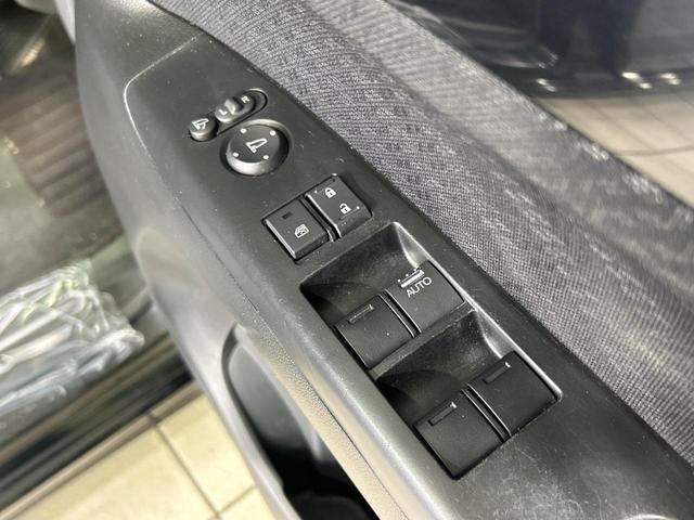 N-BOXカスタム G・ターボパッケージ SDナビ バックカメラ 両側パワースライドドア 禁煙車 ETC ドラレコ フルセグ クルーズコントロール 純正15インチアルミホイール HIDヘッドライト スマートキー パドルシフト(31枚目)