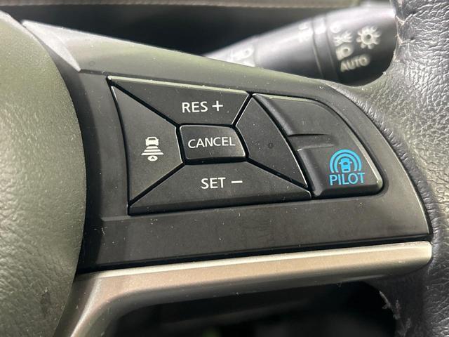 セレナ ハイウェイスター　ＶセレクションＩＩ　プロパイロット　純正９インチナビ　全周囲カメラ　衝突軽減システム　禁煙車　両側パワースライドドア　クリアランスソナー　リアオートエアコン　ＥＴＣ　ドラレコ　ＬＥＤヘッドライト　オートマチックハイビーム（3枚目）