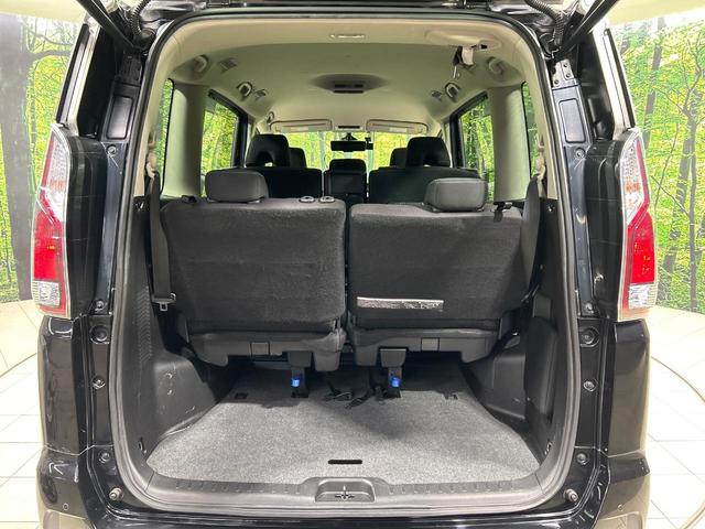 セレナ ハイウェイスター　ＶセレクションＩＩ　プロパイロット　純正９インチナビ　全周囲カメラ　衝突軽減システム　禁煙車　両側パワースライドドア　クリアランスソナー　リアオートエアコン　ＥＴＣ　ドラレコ　ＬＥＤヘッドライト　オートマチックハイビーム（10枚目）