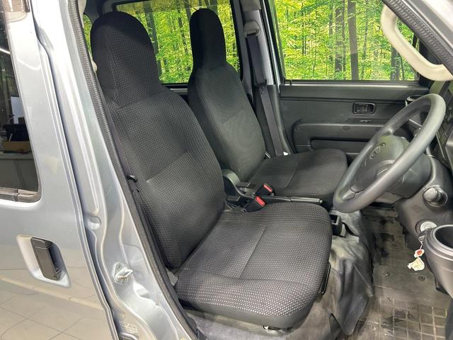 ハイゼットカーゴ ＤＸ　ＳＡＩＩＩ　純正オーディオ　ＣＤ再生　キーレスキー　禁煙車　アイドリングストップ　ヘッドライトレベライザー　リヤコーナーセンサー　横滑防止装置　踏み間違え防止　先行発信お知らせ機能　プライバシーガラス（8枚目）