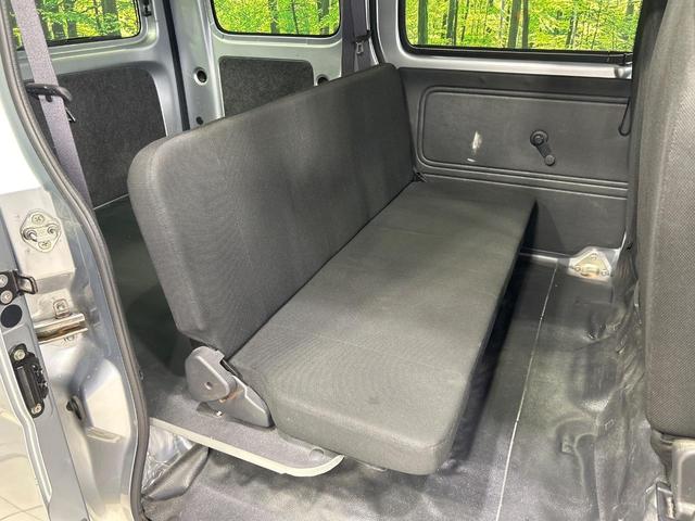 ハイゼットカーゴ ＤＸ　ＳＡＩＩＩ　純正オーディオ　ＣＤ再生　キーレスキー　禁煙車　アイドリングストップ　ヘッドライトレベライザー　リヤコーナーセンサー　横滑防止装置　踏み間違え防止　先行発信お知らせ機能　プライバシーガラス（9枚目）