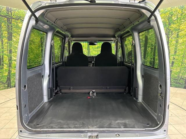 ハイゼットカーゴ ＤＸ　ＳＡＩＩＩ　純正オーディオ　ＣＤ再生　キーレスキー　禁煙車　アイドリングストップ　ヘッドライトレベライザー　リヤコーナーセンサー　横滑防止装置　踏み間違え防止　先行発信お知らせ機能　プライバシーガラス（10枚目）