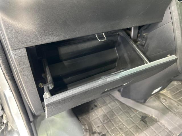 ハイゼットカーゴ ＤＸ　ＳＡＩＩＩ　純正オーディオ　ＣＤ再生　キーレスキー　禁煙車　アイドリングストップ　ヘッドライトレベライザー　リヤコーナーセンサー　横滑防止装置　踏み間違え防止　先行発信お知らせ機能　プライバシーガラス（21枚目）